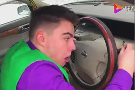 恶搞游戏：小伙子将自己汽车玩具弄烂了视频封面