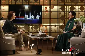 斯琴高娃为母亲深情朗读 董卿现场感动落泪图片