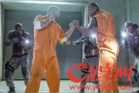 《速度与激情8》飙到北京 “女神”塞隆献上爱的抱抱图片