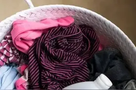 「涨姿势」衣服不管染上什么，用这招都能洗掉！赶紧收藏~图片