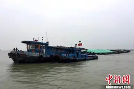走进苏北运河邵伯船闸：体验船员“水上高速”过闸图片