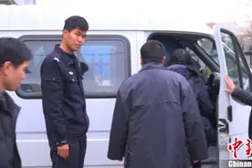 上海一“网红”面包店被曝使用过期面粉 8人被控制图片