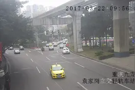 每个车道装上红绿灯 重庆主城这5个地方实施车道管理后还堵吗？图片