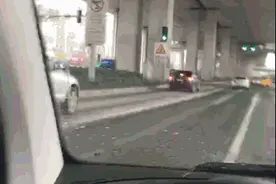 用假车牌、闯红灯、实线变道，还自拍视频炫耀：宁波男子被拘图片