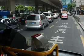 最严交规 | 周末走公交专用道收到违法短信？ 交警：不会处罚图片