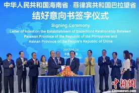 海南省长博鳌会见菲律宾巴拉望省长 两省签结好意向书图片