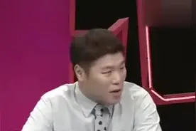 于晓光、秋瓷炫和父母一起吃饭，一家温馨和谐，于晓光直赞饭好吃视频封面