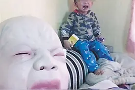 孩子爱哭 这个熊爸爸的做法让人哭笑不得图片