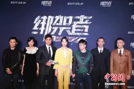 群星捧场徐静蕾新片 曹云金打趣“撞脸”黄立行图片