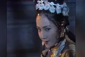 西游记：老鼠精把长长的指甲插进和尚脑袋，又一口气将唐僧吹晕了