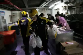 美媒称中国外卖小哥改变百姓用餐方式：比奥运选手跑得快图片