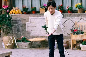 《向往》刘宪华羽毛球单挑白百何 何炅球技引赞叹图片