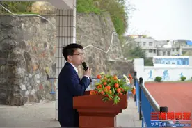 剑桥学子、湘潭凤凰中学优秀校友回母校励志演讲图片