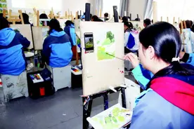 半岛都市报社与青岛17中共享共建 启动绘画大赛图片