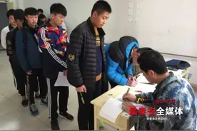 泰安：初中毕业生招飞 视力问题淘汰率达60%左右图片