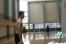 姚明当年的扣篮训练, 你说他有 “尊重’” 篮筐吗视频封面