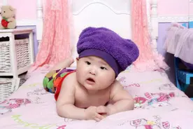 最专业的婴儿抬头训练法，北京儿童医院儿科主任亲自演讲示范视频封面