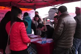 2019年崇阳“春风行动”，家门口就有好工作，8000个岗位供挑选！视频封面