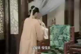 菩萨有灵，白素贞为许家产下麟儿，而法海也来到了钱塘县视频封面