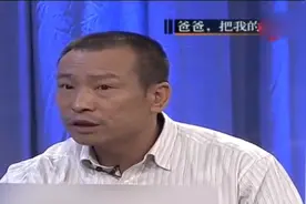 父亲上台直接跪拜并给儿子叫爸爸，现场两人大打出手，究竟为什么视频封面