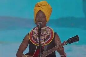 好听极了！被非洲大妹子唱的：那个 那个 那个 那个，洗脑了！