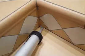 厨房台面玻璃胶发霉怎么办 教你铲除重新打胶效果不输老师傅视频封面