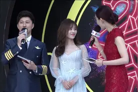 鞠婧祎携SNH48萌妹子现身东方风云榜红毯