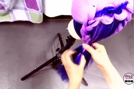 大圆脸女孩还在为扎什么发型而烦恼吗，三分钟学会低马尾，真美