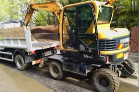 韩国欧巴开着挖掘机上板车，丑到爆！视频封面