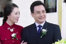 新婚典礼，婆婆竟然比新娘子还要漂亮，明显的抢风头啊！视频封面