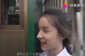 变性人Yoshi上学迟到，被老师要求当场卸妆，她都被吓到了视频封面