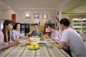 农村远方表妹来到家里借住, 不断对哥哥献殷勤, 嫂子脸色变了视频封面