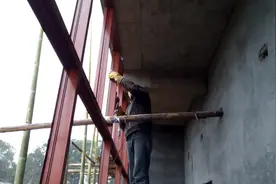 农村房子的窗子4米多长，安装时房梁过长，这样处理视频封面