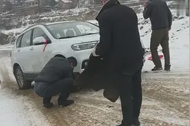 车辆雪天坡道打滑不要紧，这个东西的作用很大，车上基本都有视频封面