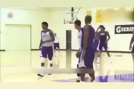 人类的滞空极限了，据说科比这个后仰跳投在空中停顿超过1秒