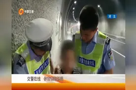 男孩一个人在高速上打车，还差点被撞？做家长的就不能多操操心吗