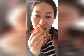 美女吃货：狂吃西红柿牛奶，吃得很过瘾