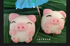 11. 用红色面团搓成圆柱形图片