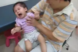 八个月的宝宝打针，孩子撕心裂肺的哭声让人心疼！视频封面