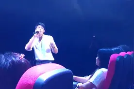 泰星Mark Prin粉丝见面会演唱《人生波动》主题曲