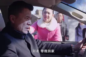 富家女被养父送回亲生父母家，富家女崩溃大哭：你不要我了吗？视频封面