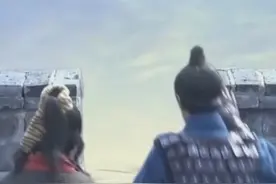 总兵匆忙关城门，原来是不让云靖入关，还用箭射他视频封面