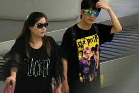 大张伟竟然也是“妻管严” ，被老婆乖乖拎走画风有爱！视频封面