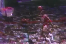 乔丹参加过3届扣篮大赛并两夺冠军 让我们一起欣赏篮球之神的风采视频封面