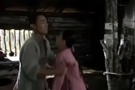 闯关东：朱亚文一把抱住宋佳, 谁知爹来了, 拿棍子就是一顿视频封面