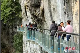 旅游｜广西最长玻璃栈道建在崖壁上最高悬空60米图片
