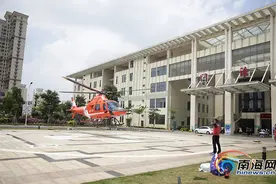 打“飞的”救命 海南首例空中急救病人顺利转院图片