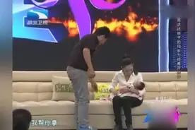 28岁男子抱着刚满月的孩子登场，男子的话，让现场人感到惊讶视频封面