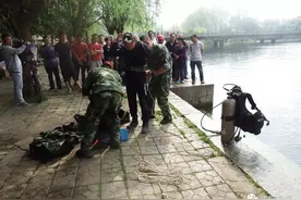 花溪平桥附近，一女子溺水身亡！她身穿泳衣，戴着泳帽和泳镜，事发前在河里游泳图片