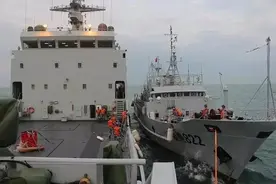 南海舰队某侦测船大队海上练兵图片